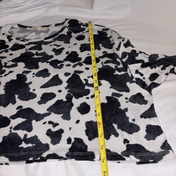 Altar'd State Black & White Cow Print Soft Cropped Oversized Long Sleeve Top XS - Picture 6 of 8